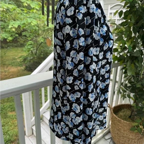 JCrew Factory Top w/smocked sleeves and covered buttons-SZ 4 - Picture 6 of 12